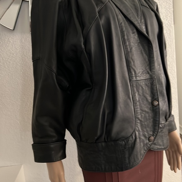 Vintage women’s Genuine leather jacket size 10/L please check measurement - Picture 8 of 17